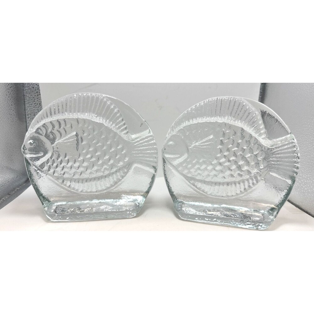 Pair 2 vintage Pilgrim Glass fish bookends from the 1970s 3D nautical ocean